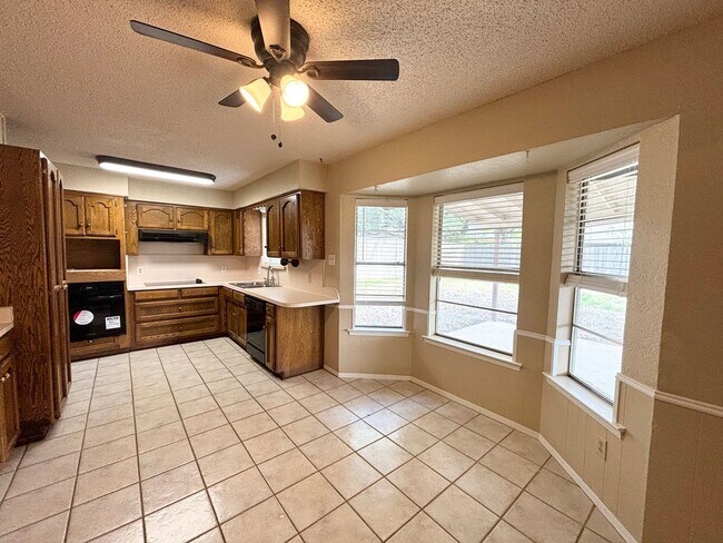 Building Photo - North Richland Hills Move In Ready