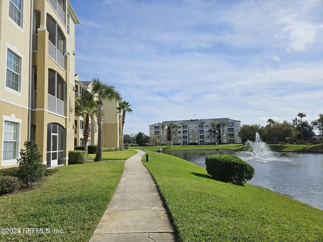 Foto del edificio - 7801 Point Meadows Dr