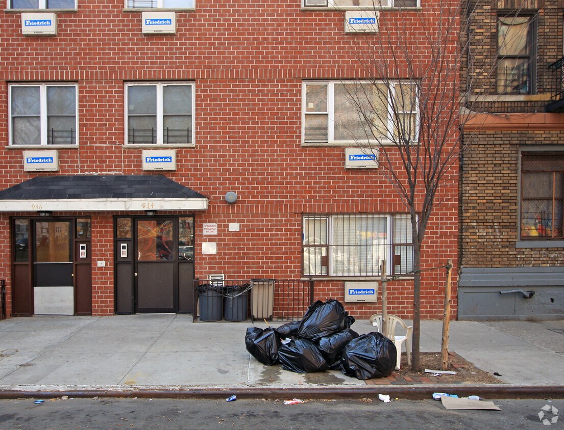 Building Photo - 934 Dekalb Ave