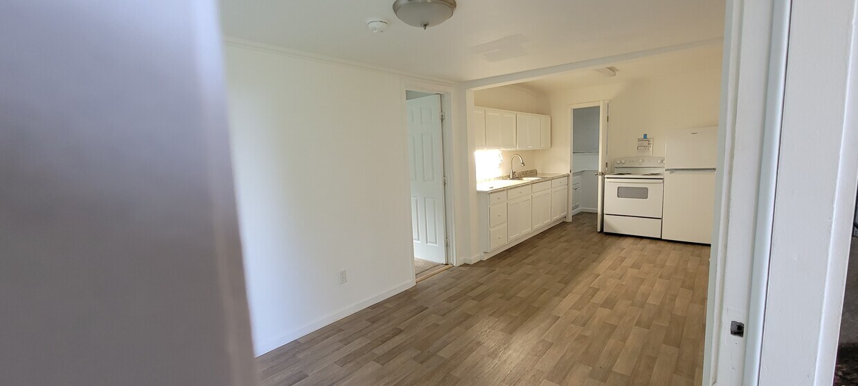 Kitchen - 103 Redwood Rd