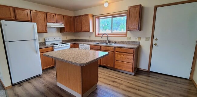 Foto del edificio - 709 Golden West Dr