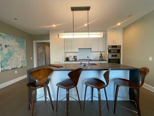 Building Photo - 401 E Illinois St