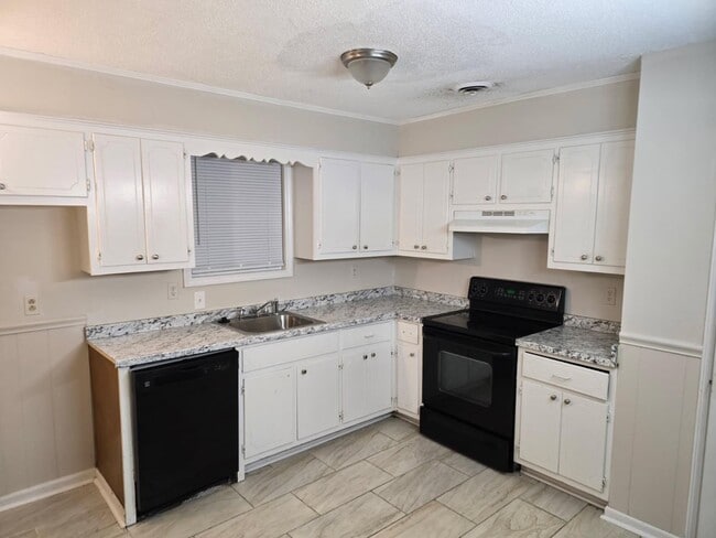 Building Photo - 192 Holland Ln