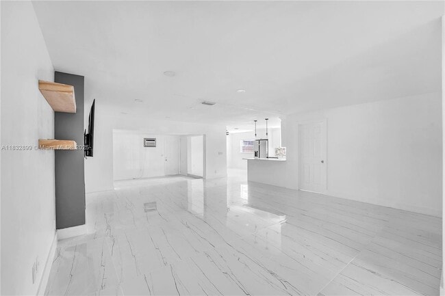 Building Photo - 9242 SW 18th Rd