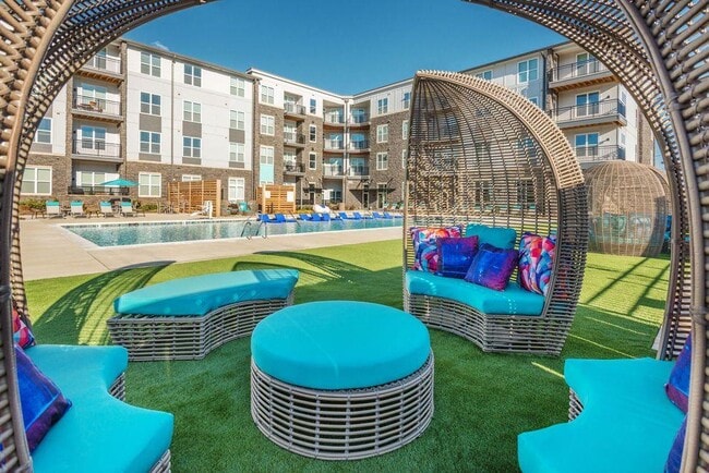 Building Photo - Blu at Northline