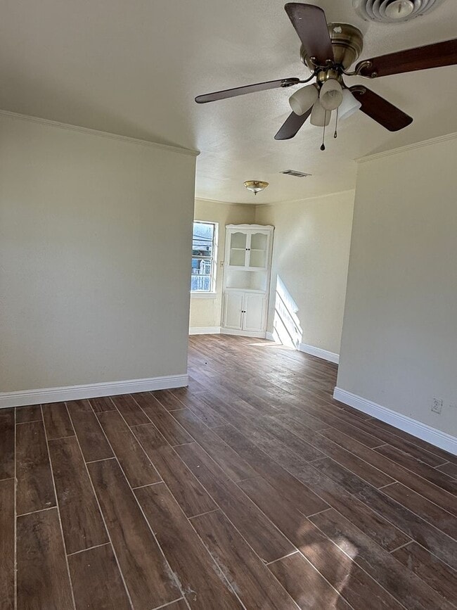 Building Photo - 2 Bedroom 1 Bathroom