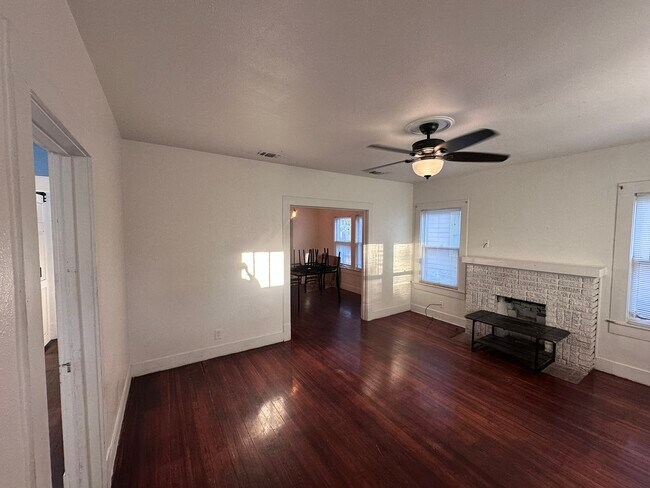 Foto del edificio - 411 N Adams St