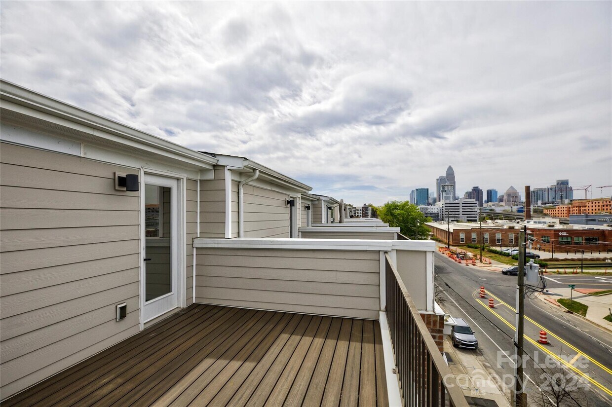 Primary Photo - 252 Parkwood Ave