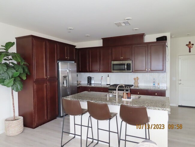 Building Photo - 40445 Calle Real