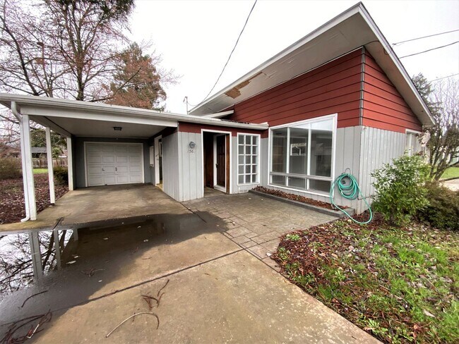 Foto del edificio - ~3 Bedroom Hucrest Home~