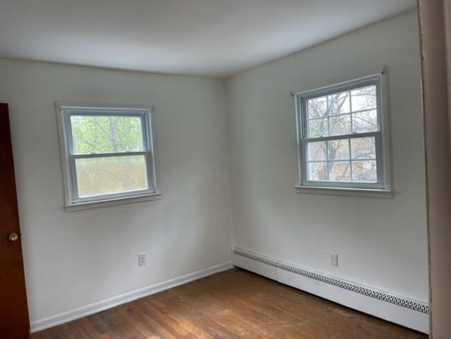 Foto del edificio - 14105 Robinson Ct