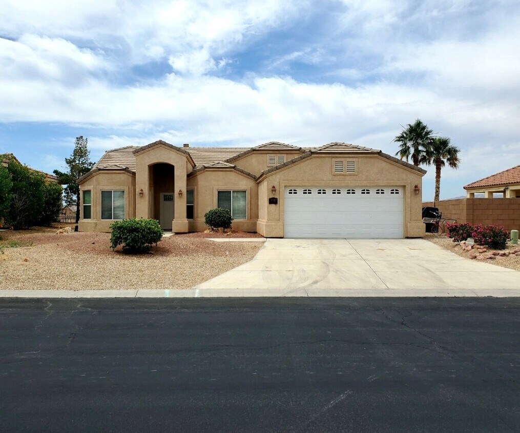 Primary Photo - Los Lagos Lakes and Golf 3 BR 2BA 2000 sq ...