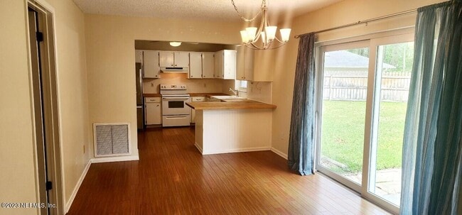 Building Photo - 390 Cassandra Ln