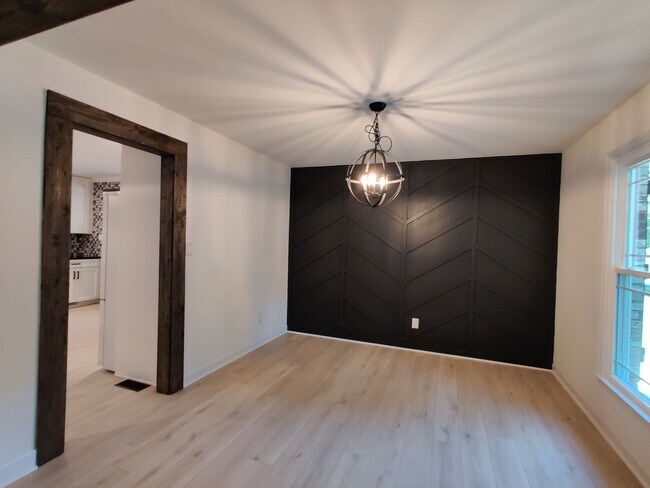 Building Photo - Renovated 3 Bedroom Home in Oakdale