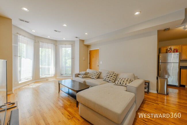 Photo - 1114 W Hubbard -2F Apartment