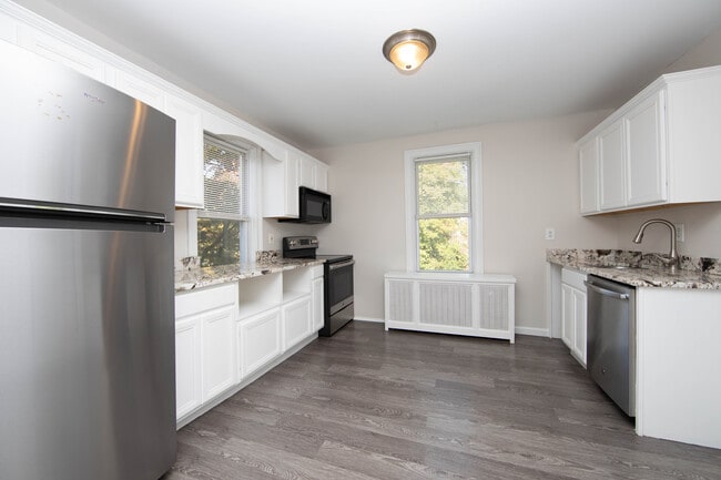 Kitchen - 911 Eldridge Ave