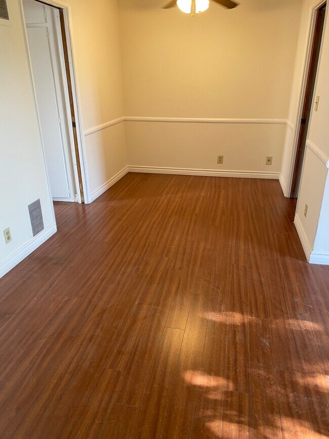 Foto del edificio - 8378 Blackburn Ave