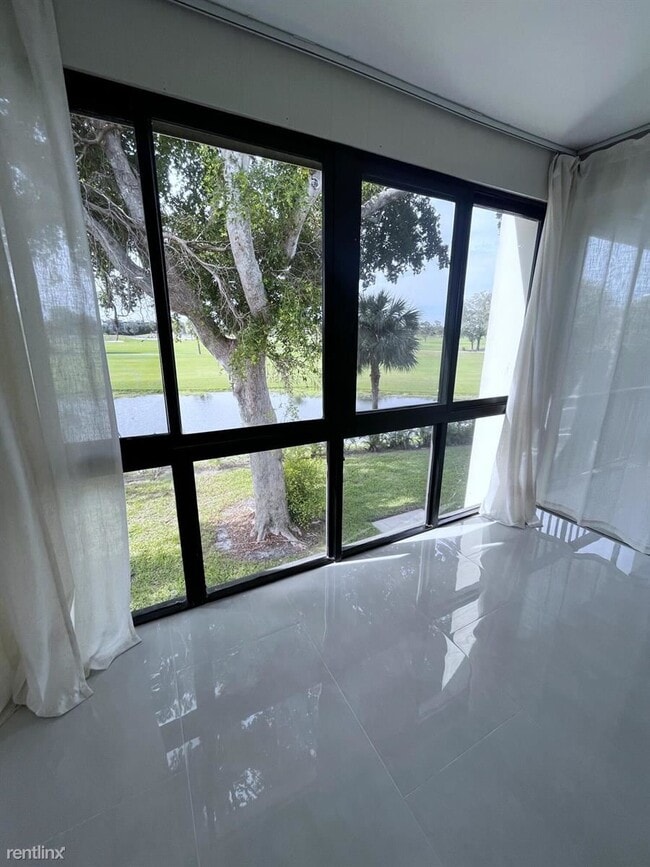 Foto del edificio - 2 br, 2 bath Condo - 1731 Presidential Way...