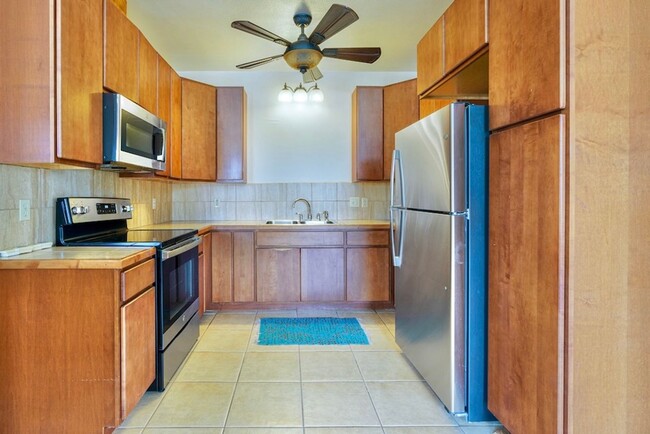 Foto del edificio - 2 Bed/1.5 Bath Upstairs Lihue Apartment fo...