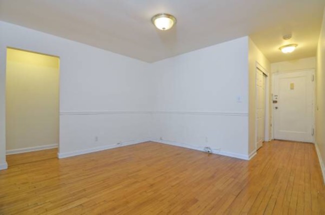 Building Photo - 281 Midland Ave