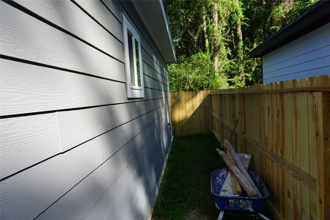 Building Photo - 9866 Arbor Oak