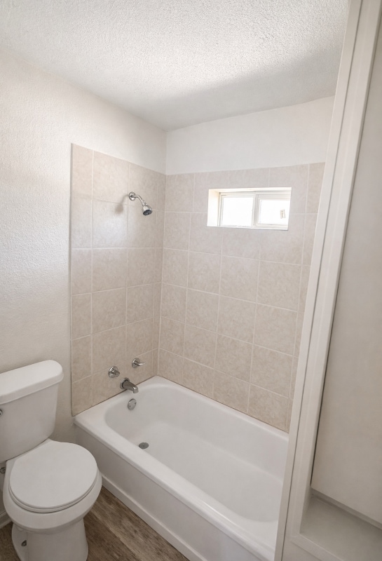 Foto del edificio - 300 Delmar Ct