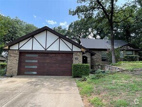 Building Photo - 2100 Twin Elms Dr