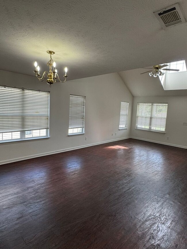 Foto del edificio - Charming 3-Bedroom Home in the Heart of La...