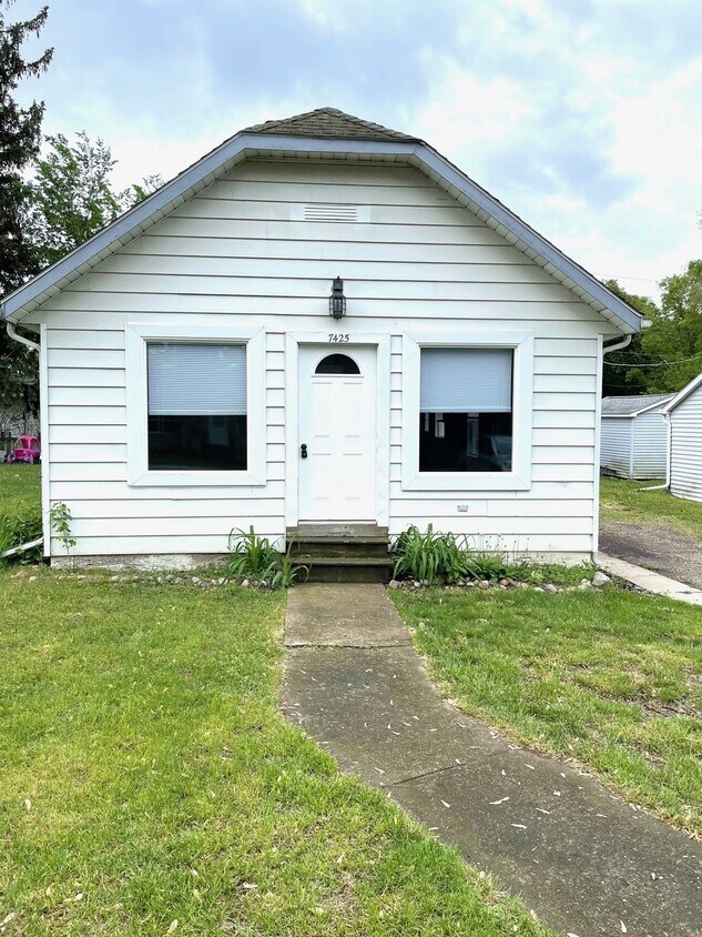 Foto principal - 7425 Cedar Dr