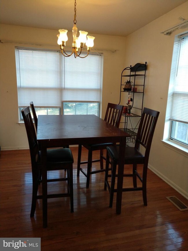 Foto del edificio - 305 Barclay Ct