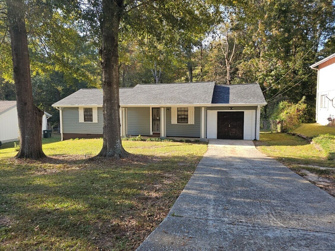 Primary Photo - Great House, Great Price 3 BR, 1.5 BA Reno...