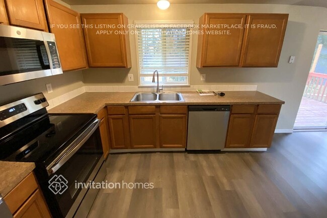 Building Photo - 1002 151st St E