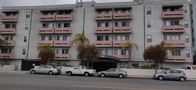 Building Photo - 3848 Overland Ave
