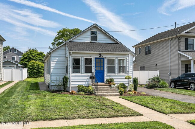 Building Photo - 608 Mercer Ave