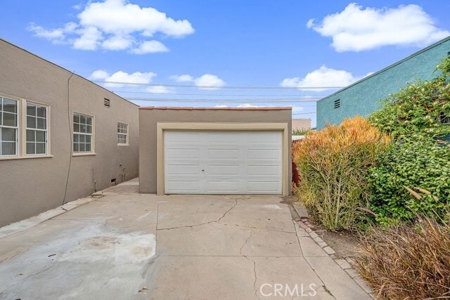 Building Photo - 1515 E Walnut Way