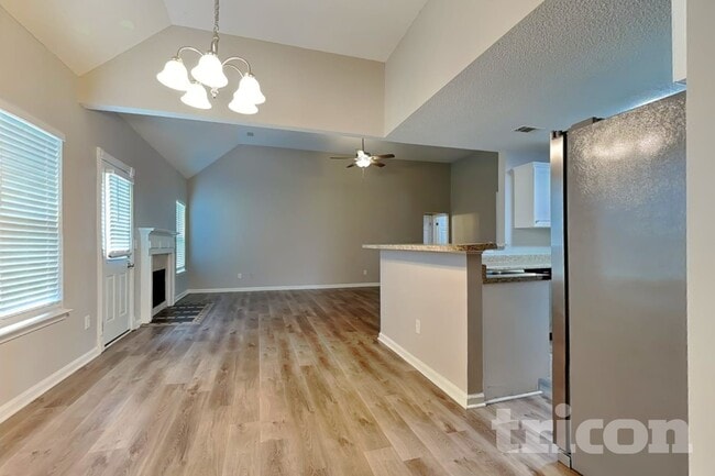 Building Photo - 496 Birchwood Dr