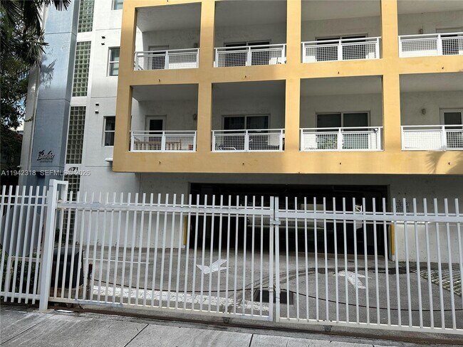 Foto del edificio - 471 NE 25th St