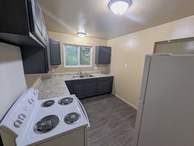 Building Photo - Classic Style, Fresh Updates