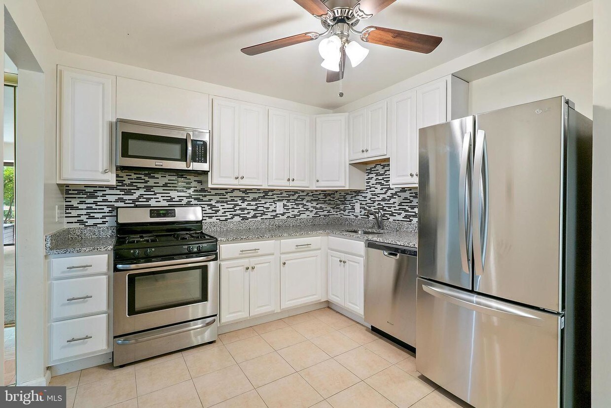 Primary Photo - 4408 Island Pl
