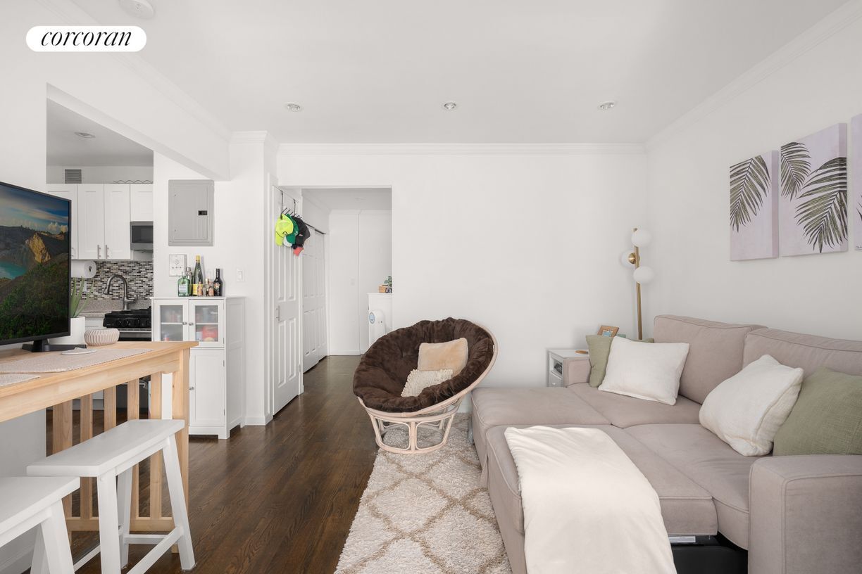 Foto principal - 328 W 19th St