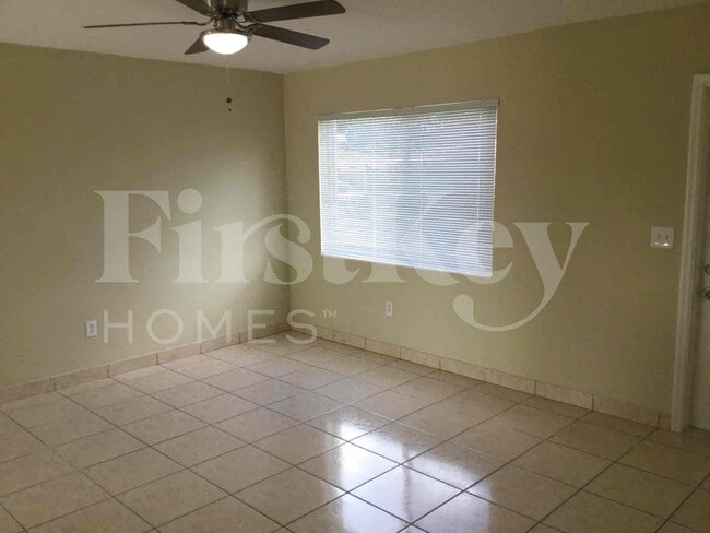 Foto del edificio - 18000 NW 6th Ct