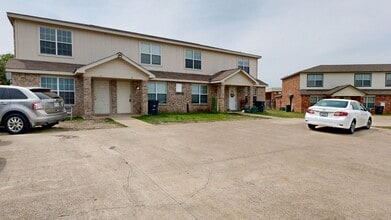 Building Photo - 2806 Kerrville Ct