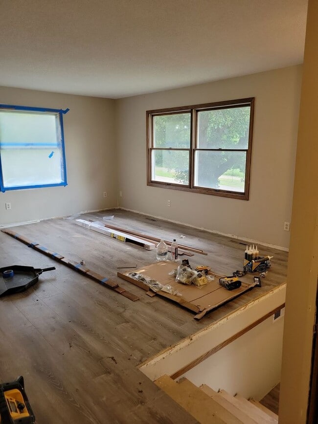Building Photo - 4 bedroom Twin home