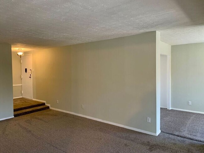 Building Photo - 1503 Regency Woods Rd
