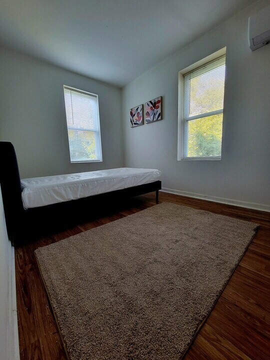 Foto del edificio - 7212 Clinton Rd