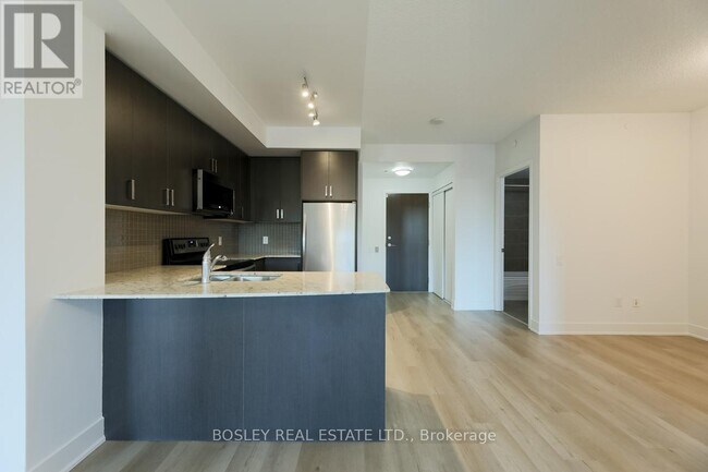 Photo du bâtiment - 7608 Yonge St