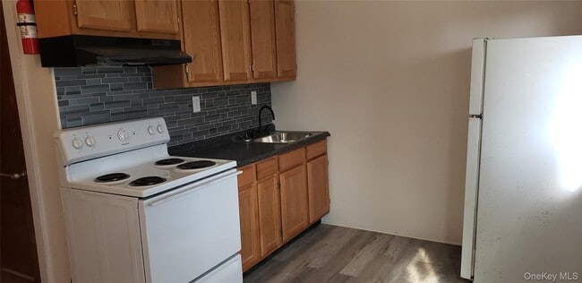 Building Photo - 42 Hillside Ave