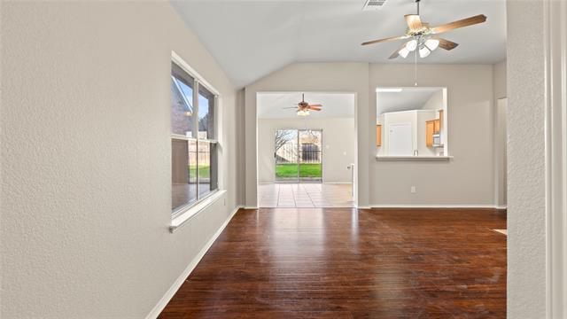 Building Photo - 9204 Warren Dr