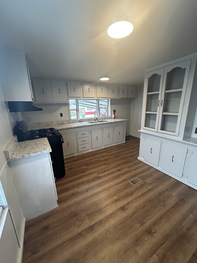 Foto del edificio - 400 S Ranchwood Blvd