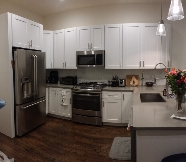 Kitchen - 976 N Marshall St